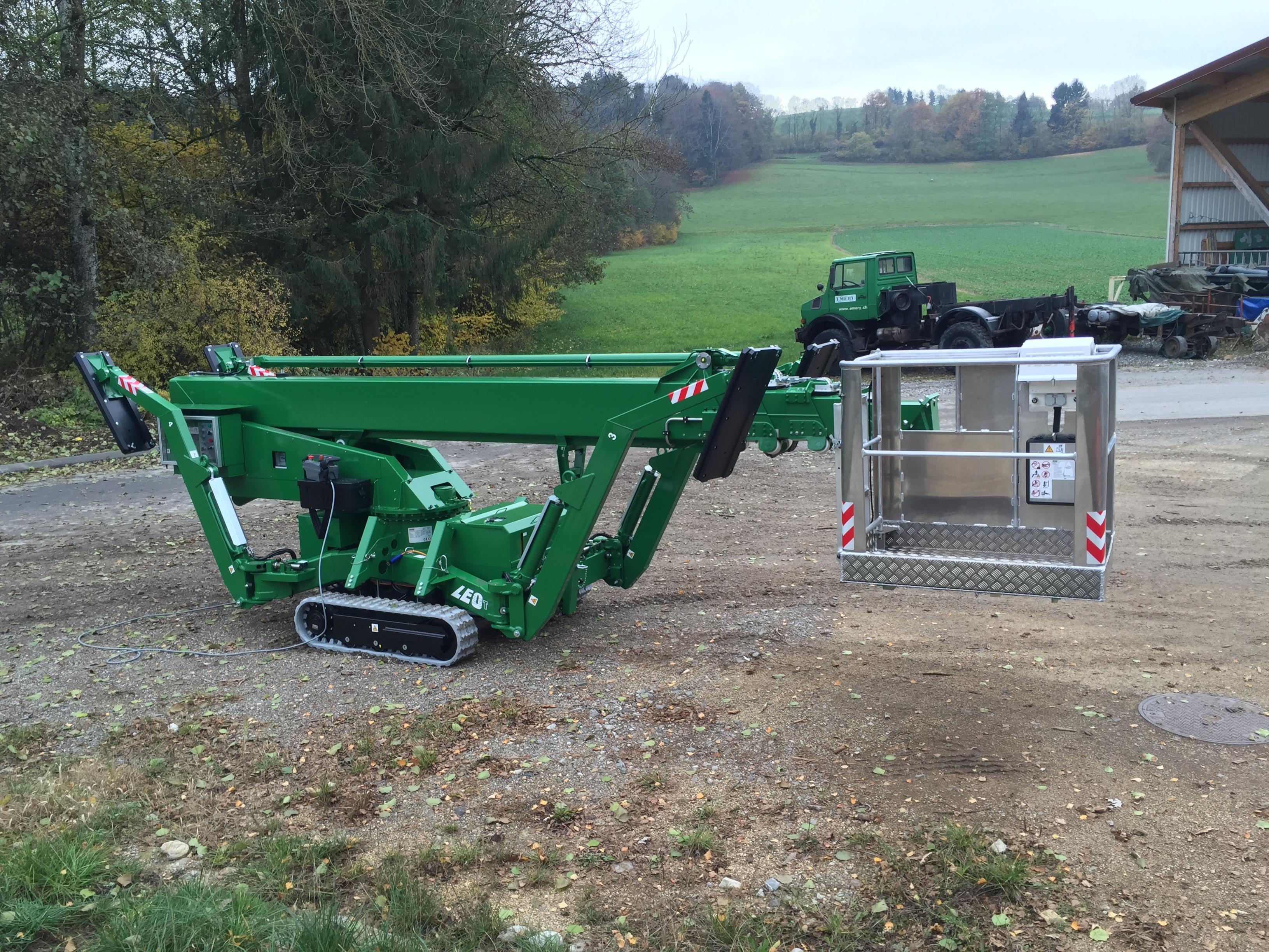 Élagage d'arbre en nacelle dans le Jura — SAS POLYVIER